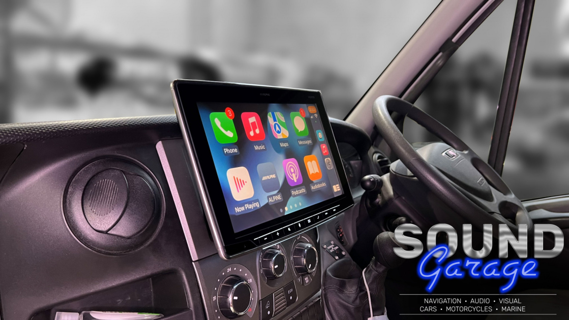 Iveco_daily_Alpine ilx-F2611E_halo11_Apple CarPlay/Android Auto/ Receiver